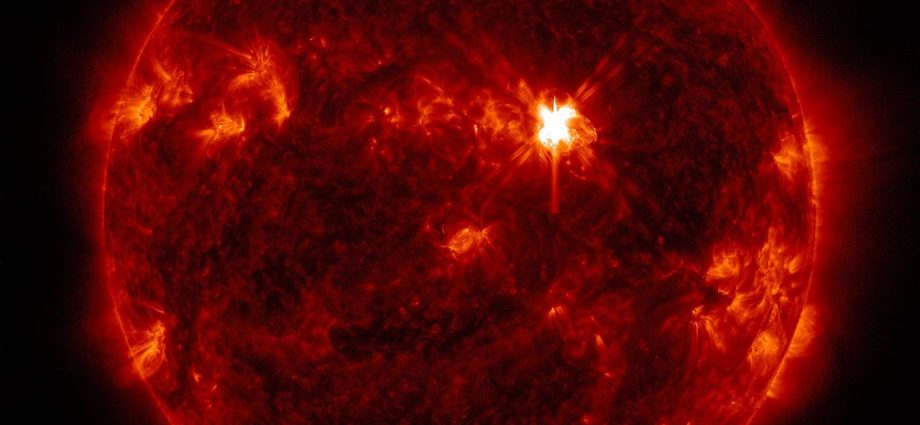 strong-flare-erupts-from-sun 