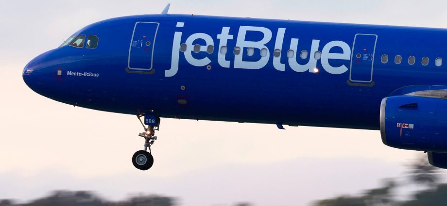 faa-probes-close-call-between-jetblue-plane-and-aircraft-near-fort-lauderdale-airport