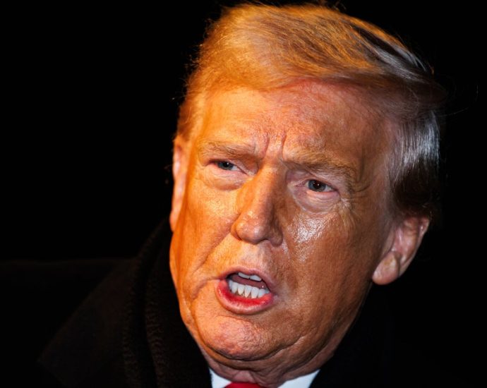 the-traitor-posts-3-strange-images-in-a-single-minute-just-before-midnight
