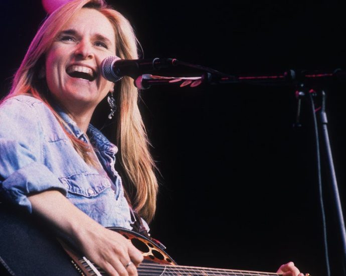 melissa-etheridge-recalls-coming-out-as-lesbian-at-the-1993-clinton-inauguration