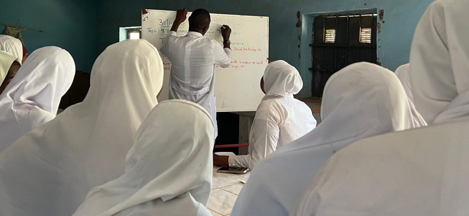 nigeria’s-second-chance-schools:-women-balancing-study-and-survival