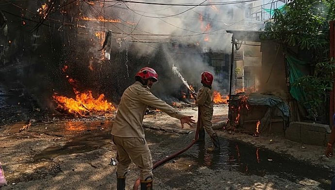 at-least-21-people,-mostly-foreign-nationals,-killed-in-new-delhi-hotel-fire,-police-say