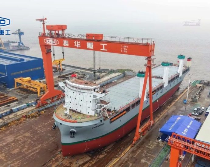 zpmc-launches-first-of-four-battery-equipped-heavy-lift-vessels-for-chinese-polish-shipping-firm