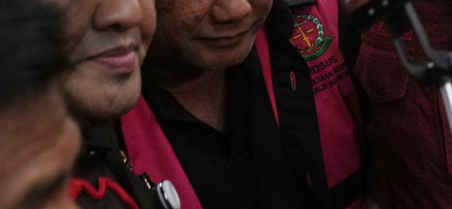 indonesia-arrests-officials-in-crackdown-on-corruption
