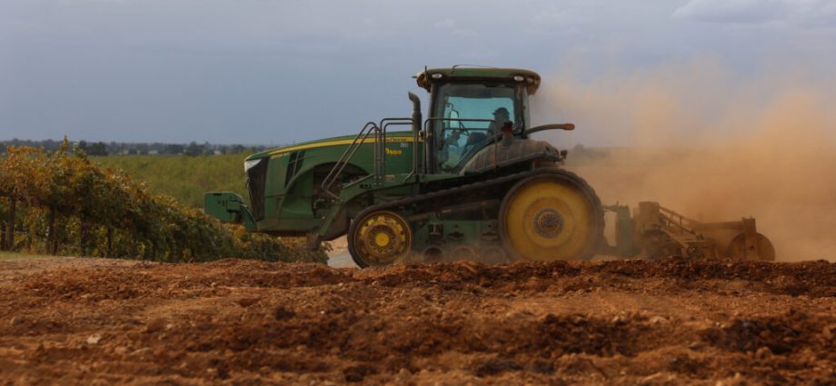 california-pesticide-regulators-say-new-rules-protect-communities-as-applications-of-a-dangerous-fumigant-rise