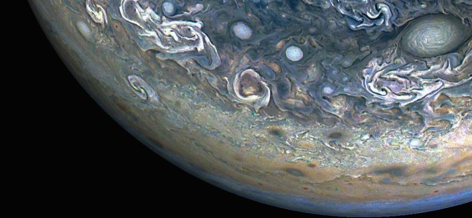 colorful,-chaotic-jupiter