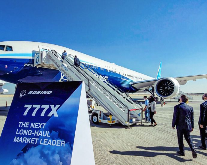 how-much-money-do-boeing-777x-test-pilots-earn-in-2026?