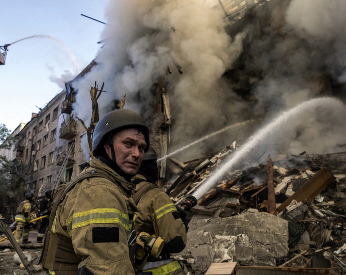 house-passes-ukraine-aid-bill-in-another-gop-rebuke-of-the-traitor’s-foreign-policy