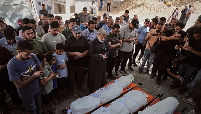 gaza:-families-mourn-victims-after-overnight-israeli-strikes-that-killed-at-least-nine