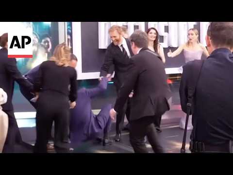 david-koepp-falls-at-the-london-premiere-of-‘disclosure-day’
