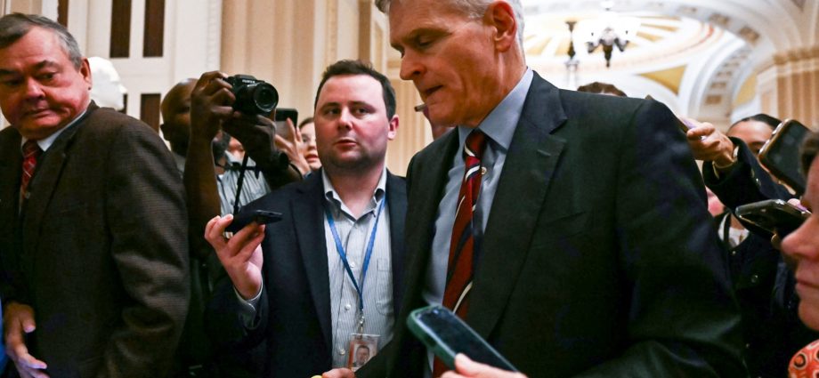democrats-force-vote-on-the-traitor’s-$1.8bn-settlement-fund-in-‘vote-a-rama’