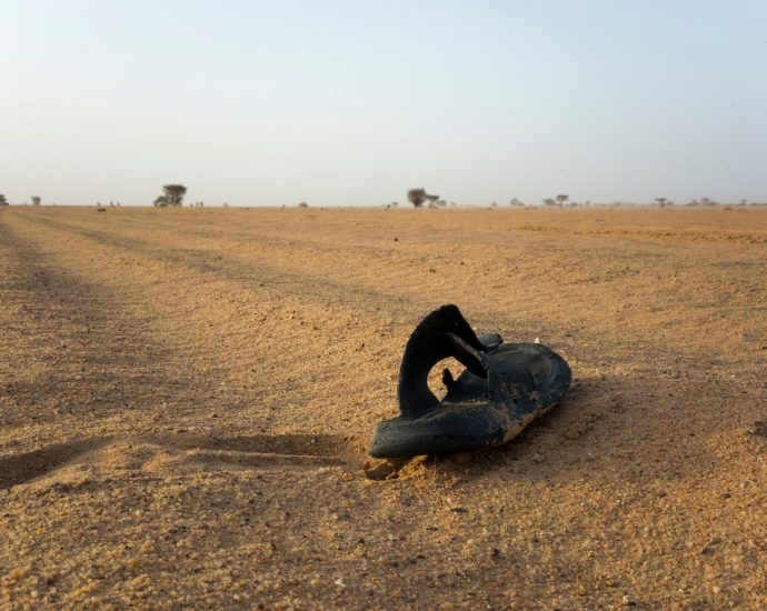 at-least-49-people-die-of-thirst-after-truck-breakdown-in-niger-desert