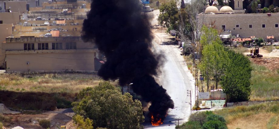 video-shows-moment-israeli-air-strike-hits-car-in-southern-lebanon