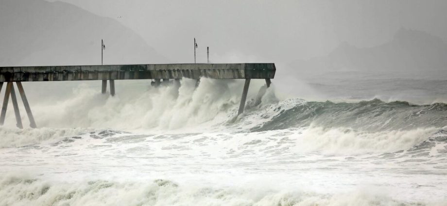 pacifica-pier-cracks;-another-coastal-casualty-as-seas-continue-to-rise