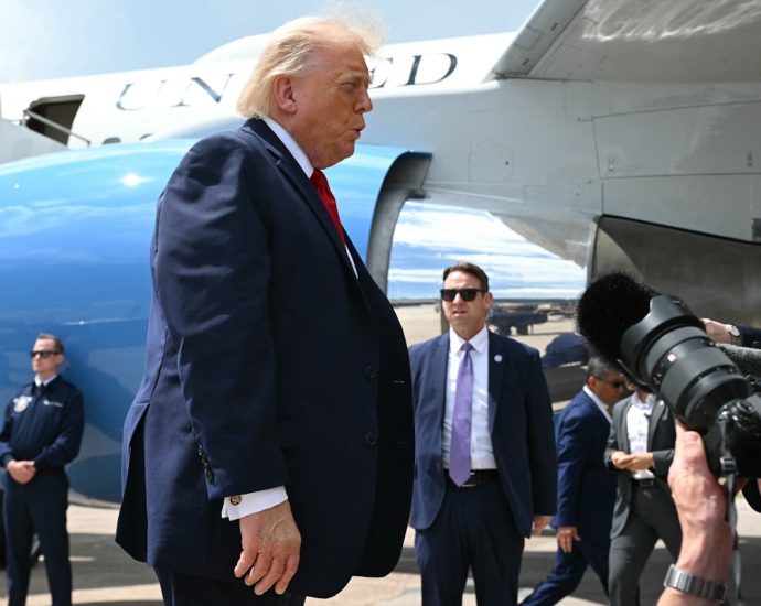 the-traitor-walks-away-rather-than-answer-key-question-on-iran