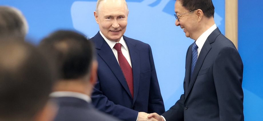 zelenskyy:-putin-choosing-war-by-rejecting-offer-for-in-person-talks
