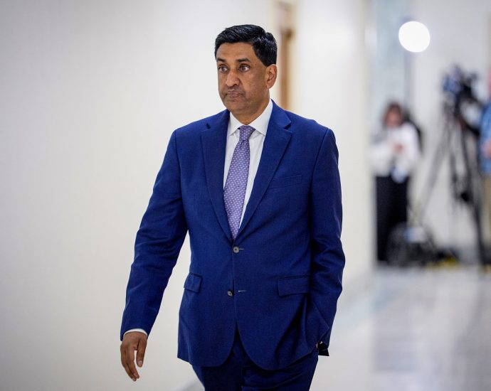 platner-supporter-ro-khanna-says-he-should-apologize-to-women-who-alleged-disturbing-behavior