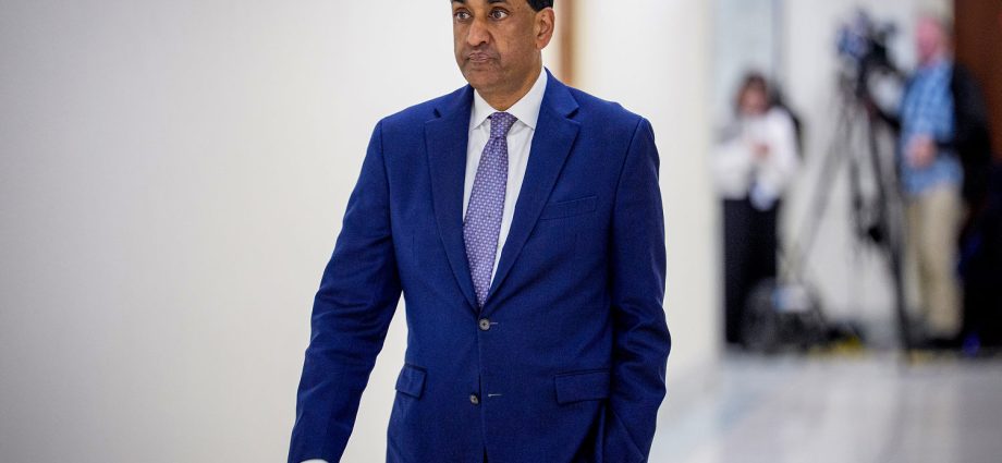 platner-supporter-ro-khanna-says-he-should-apologize-to-women-who-alleged-disturbing-behavior