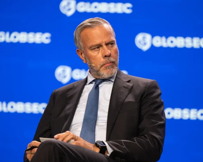 “ukraine-might-have-won”-if-nato-had-acted-in-2022,-ex-top-chief-says