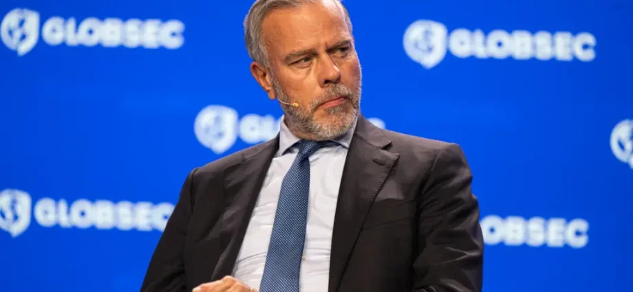 “ukraine-might-have-won”-if-nato-had-acted-in-2022,-ex-top-chief-says