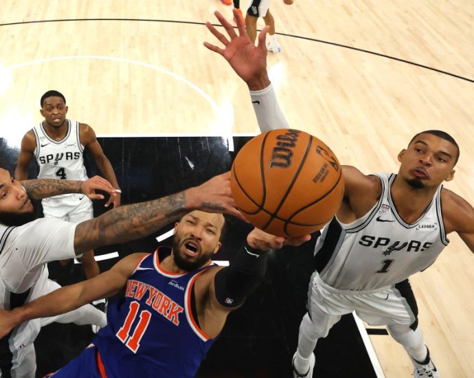 new-york-knicks-hold-off-san-antonio-spurs-105-104-for-2-0-nba-finals-lead