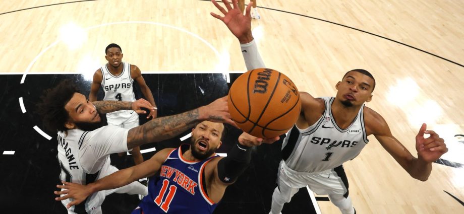 new-york-knicks-hold-off-san-antonio-spurs-105-104-for-2-0-nba-finals-lead