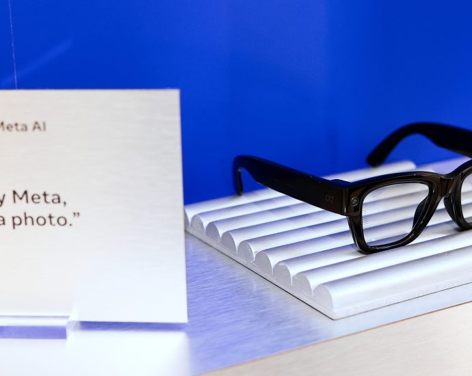 meta-adds-facial-recognition-code-for-its-smart-glasses-without-telling-anyone