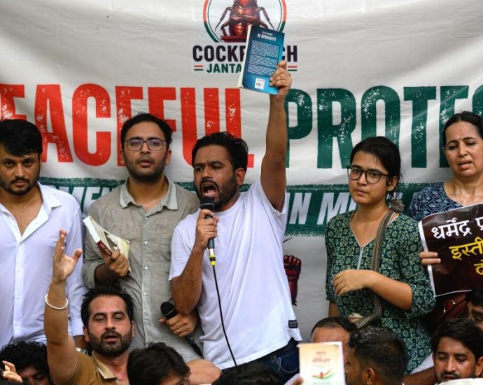 cockroach-janta-party-rallies-at-new-delhi-for-youth-protests
