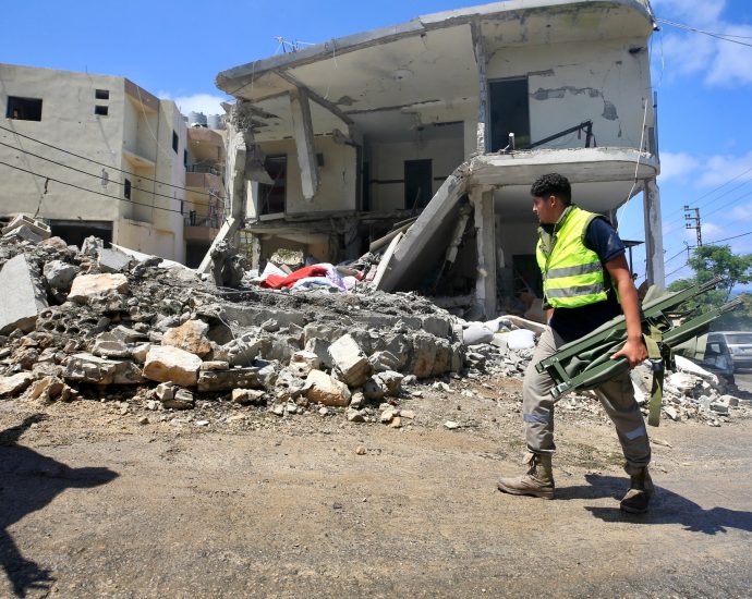 israeli-attacks-in-lebanon-kill-10-people,-including-high-ranking-soldiers