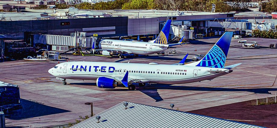 man-slips-past-distracted-united-gate-agents-in-houston,-found-in-lavatory-mid-taxi