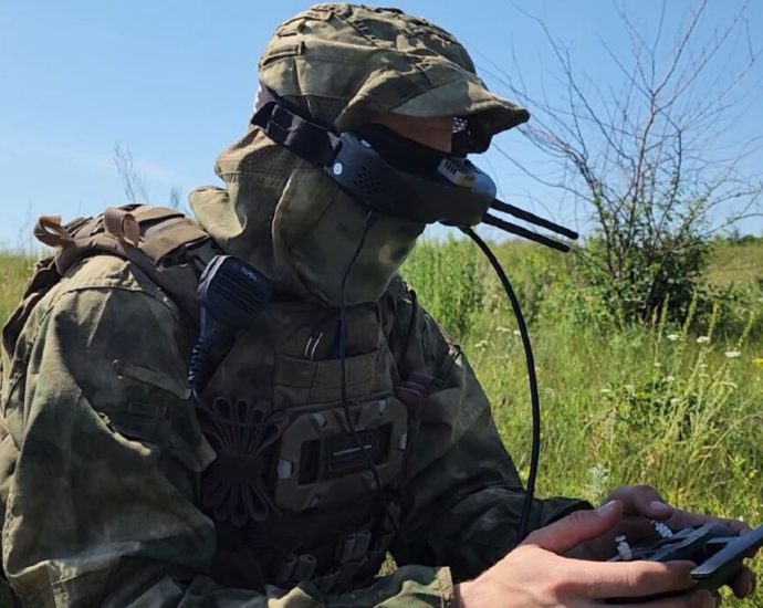 russian-pilot-saw-man-in-ukraine’s-kramatorsk-and-chose-to-kill-him.-fpv-drones-are-operated-in-real-time