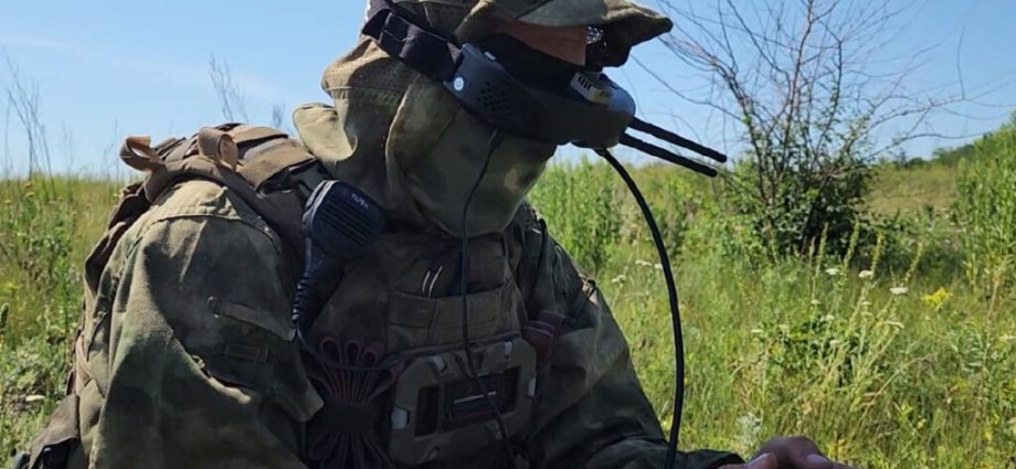 russian-pilot-saw-man-in-ukraine’s-kramatorsk-and-chose-to-kill-him.-fpv-drones-are-operated-in-real-time