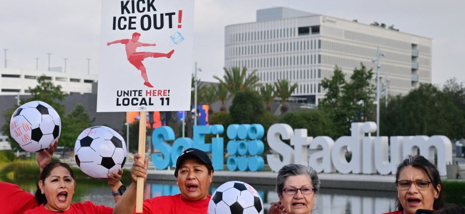 stadium-workers-authorize-strike-ahead-of-the-world-cup