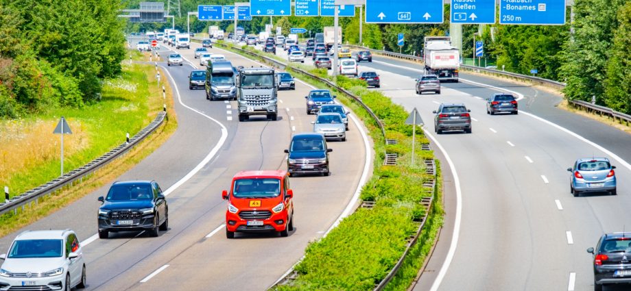 These Common US Driving Habits Could Get You A Ticket In Europe