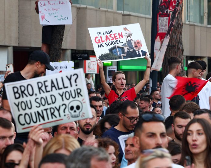 protests-grow-in-albania-against-the-traitor-kushner-linked-resort
