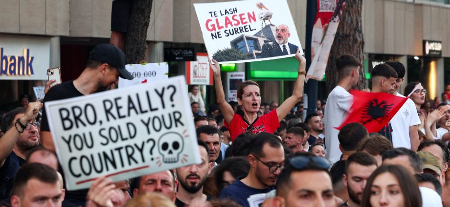 protests-grow-in-albania-against-the-traitor-kushner-linked-resort