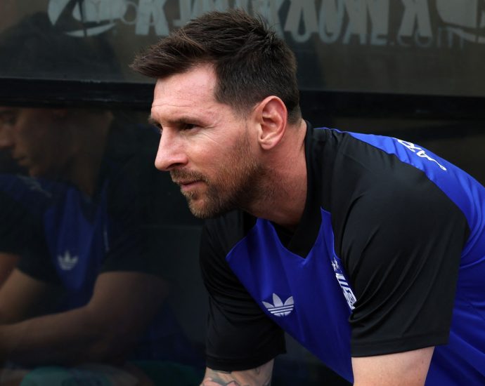messi-sits-out-argentina’s-pre-world-cup-friendly-due-to-hamstring-strain
