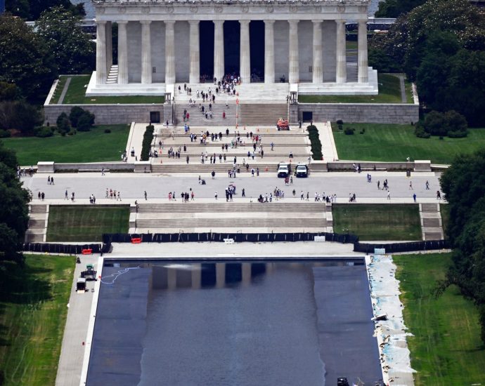 the-traitor-says-reflecting-pool-‘all-fixed’-as-water-makes-a-splash-again