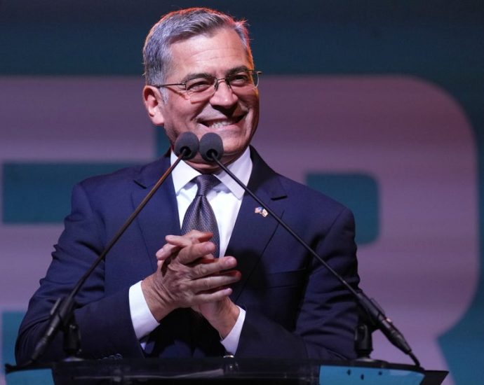 democrat-xavier-becerra-advances-to-general-election-in-race-for-california-governor