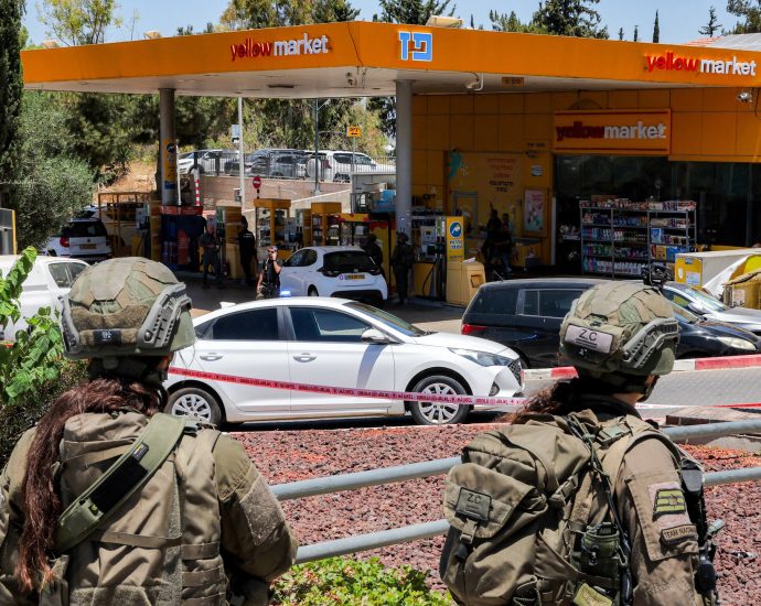 one-killed,-five-wounded-in-shooting-attack-in-israel:-medics