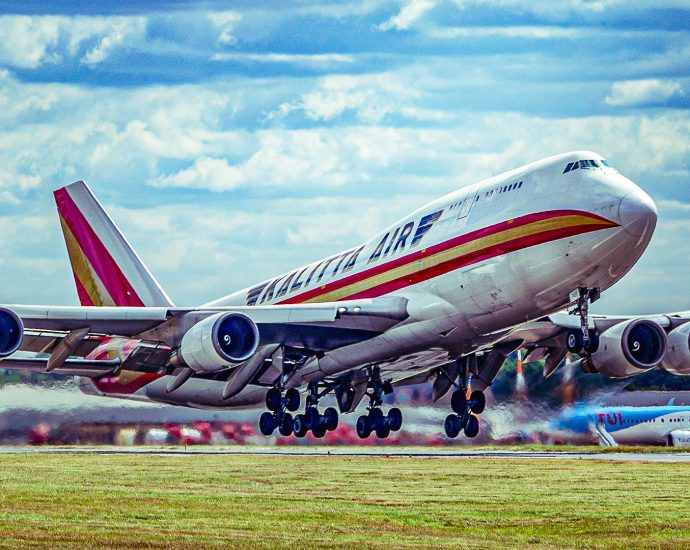the-surprising-reason-behind-cargo-airlines-hoarding-aging-boeing-747-freighters
