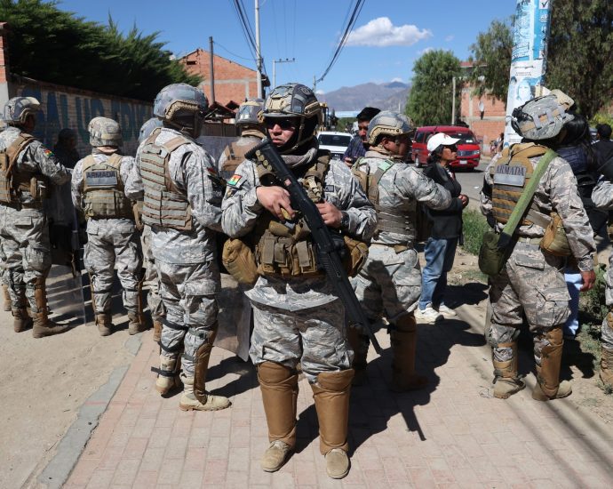 bolivia’s-legislature-passes-law-allowing-use-of-troops-against-protesters