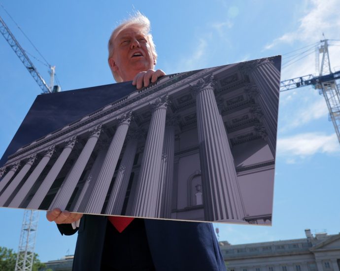 the-traitor-is-a-hot-mess—and-he’s-cooking-his-party