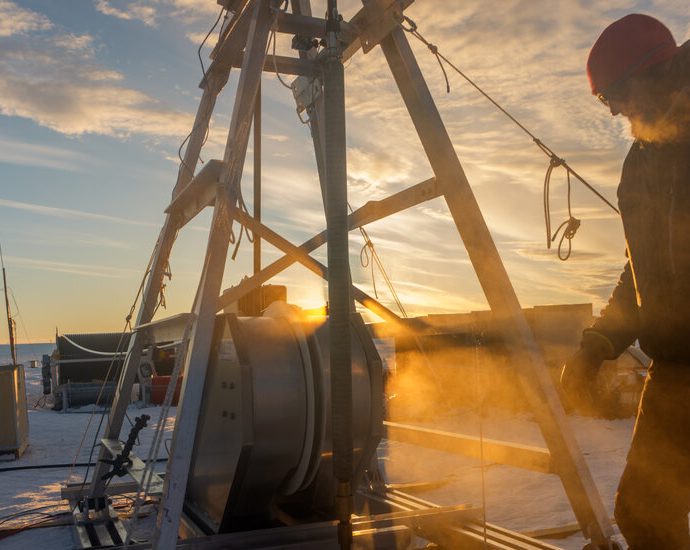 drilling-into-the-thwaites-glacier-in-antarctica