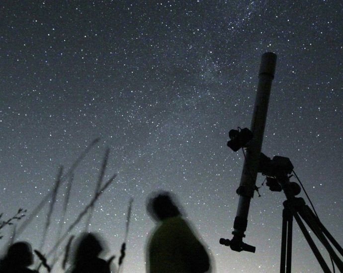 june’s-sky-puts-on-a-show-with-planets-and-a-vanishing-venus