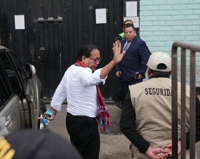 peru’s-sanchez-visits-jailed-ex-president-as-votes-are-counted