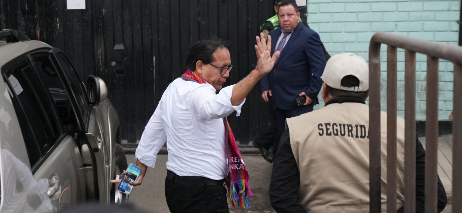 peru’s-sanchez-visits-jailed-ex-president-as-votes-are-counted