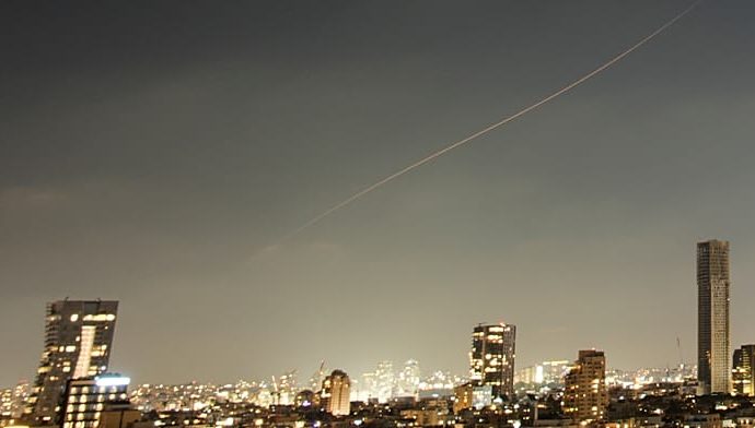 israel-says-second-wave-of-iranian-missiles-launched-as-explosions-heard-over-jerusalem