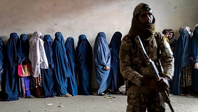 women-detained-in-afghanistan’s-herat-in-clothing-crackdown,-eyewitnesses-say