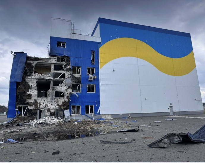 russian-drone-hits-facility-near-chernobyl,-ukrainian-president-zelenskyy-says
